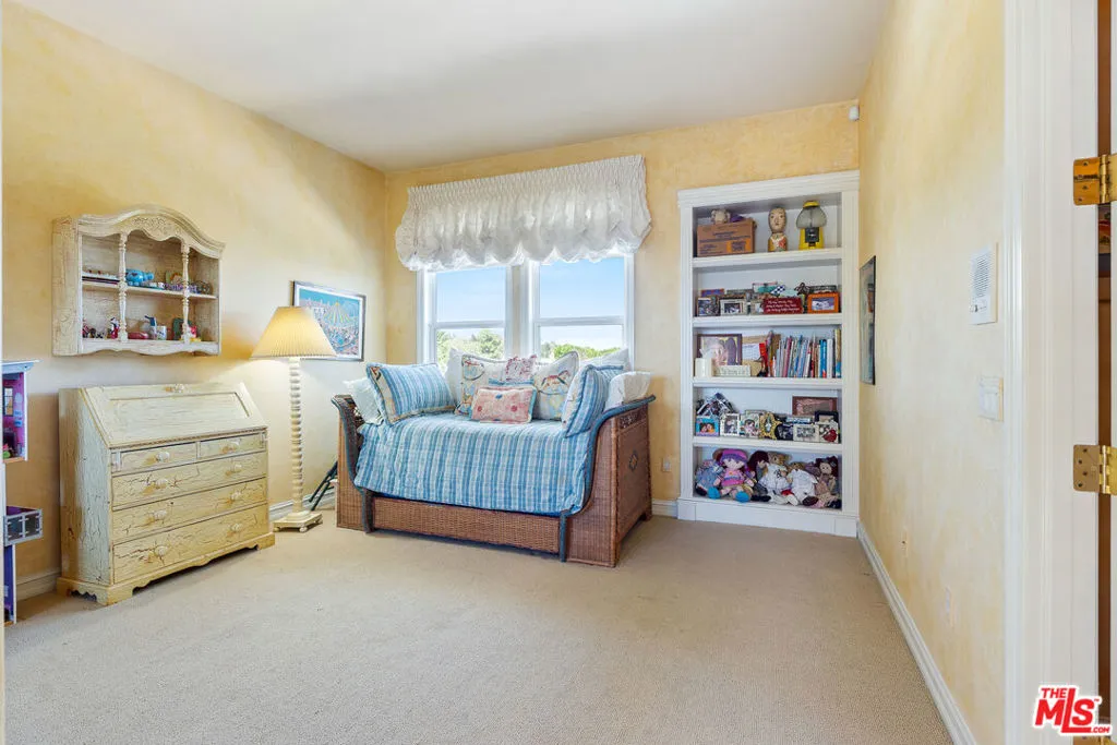 Tarzana, California 91356, United States, 5 Bedrooms Bedrooms, ,7 BathroomsBathrooms,Residential,Active,86808