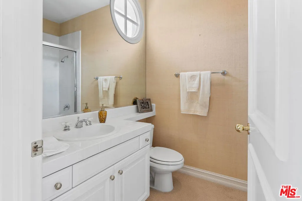 Tarzana, California 91356, United States, 5 Bedrooms Bedrooms, ,7 BathroomsBathrooms,Residential,Active,86808