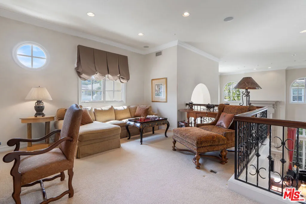 Tarzana, California 91356, United States, 5 Bedrooms Bedrooms, ,7 BathroomsBathrooms,Residential,Active,86808