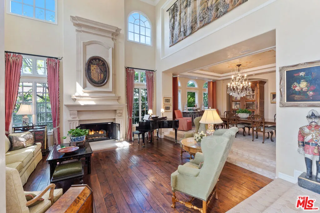 Tarzana, California 91356, United States, 5 Bedrooms Bedrooms, ,7 BathroomsBathrooms,Residential,Active,86808