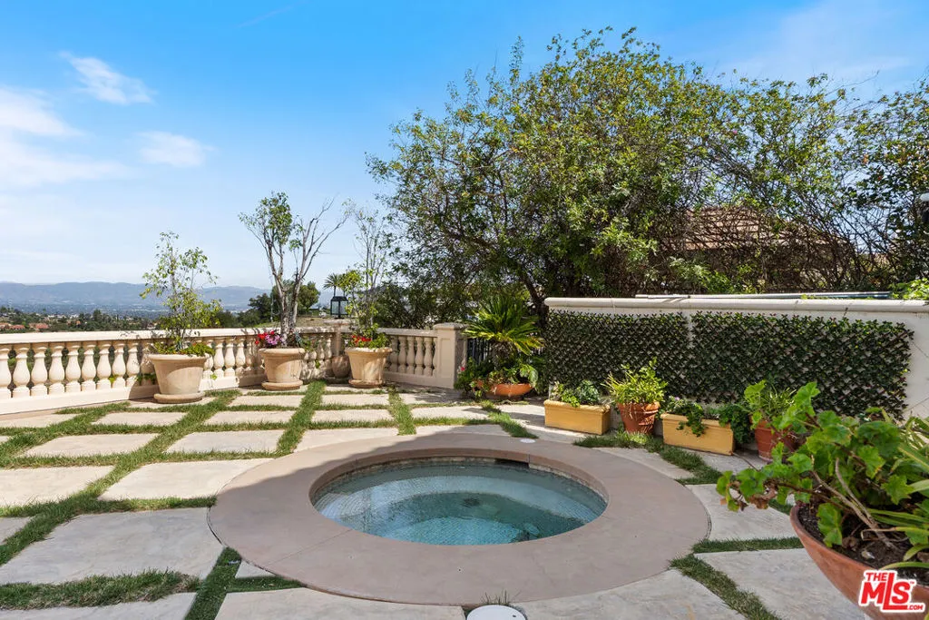 Tarzana, California 91356, United States, 5 Bedrooms Bedrooms, ,7 BathroomsBathrooms,Residential,Active,86808