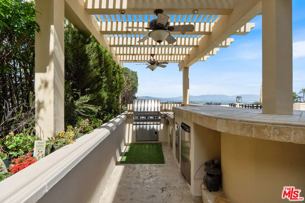 Tarzana, California 91356, United States, 5 Bedrooms Bedrooms, ,7 BathroomsBathrooms,Residential,Active,86808