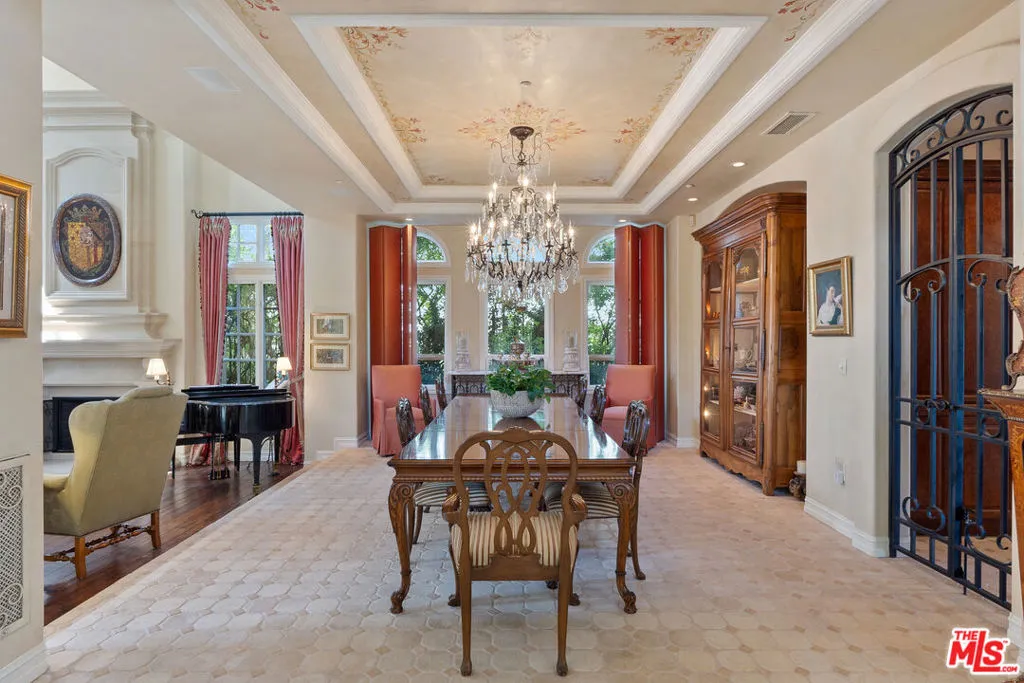 Tarzana, California 91356, United States, 5 Bedrooms Bedrooms, ,7 BathroomsBathrooms,Residential,Active,86808