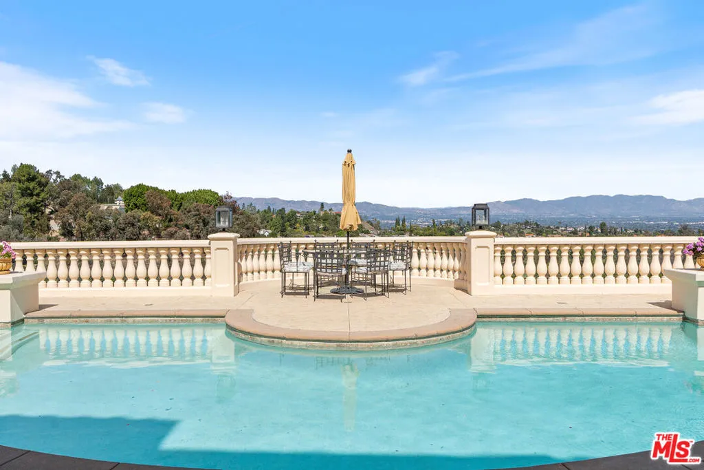 Tarzana, California 91356, United States, 5 Bedrooms Bedrooms, ,7 BathroomsBathrooms,Residential,Active,86808