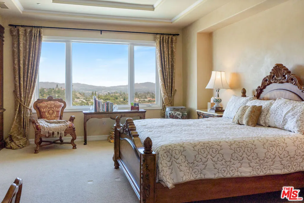 Tarzana, California 91356, United States, 5 Bedrooms Bedrooms, ,7 BathroomsBathrooms,Residential,Active,86808