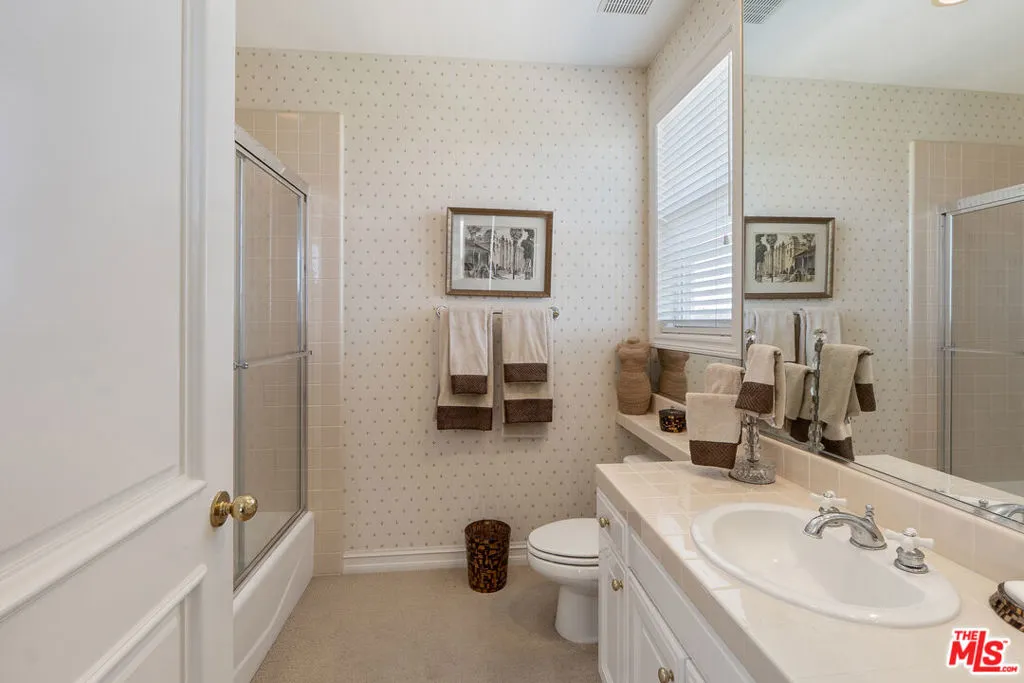 Tarzana, California 91356, United States, 5 Bedrooms Bedrooms, ,7 BathroomsBathrooms,Residential,Active,86808