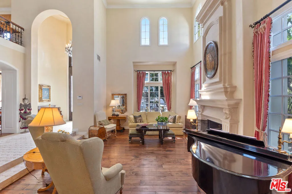 Tarzana, California 91356, United States, 5 Bedrooms Bedrooms, ,7 BathroomsBathrooms,Residential,Active,86808