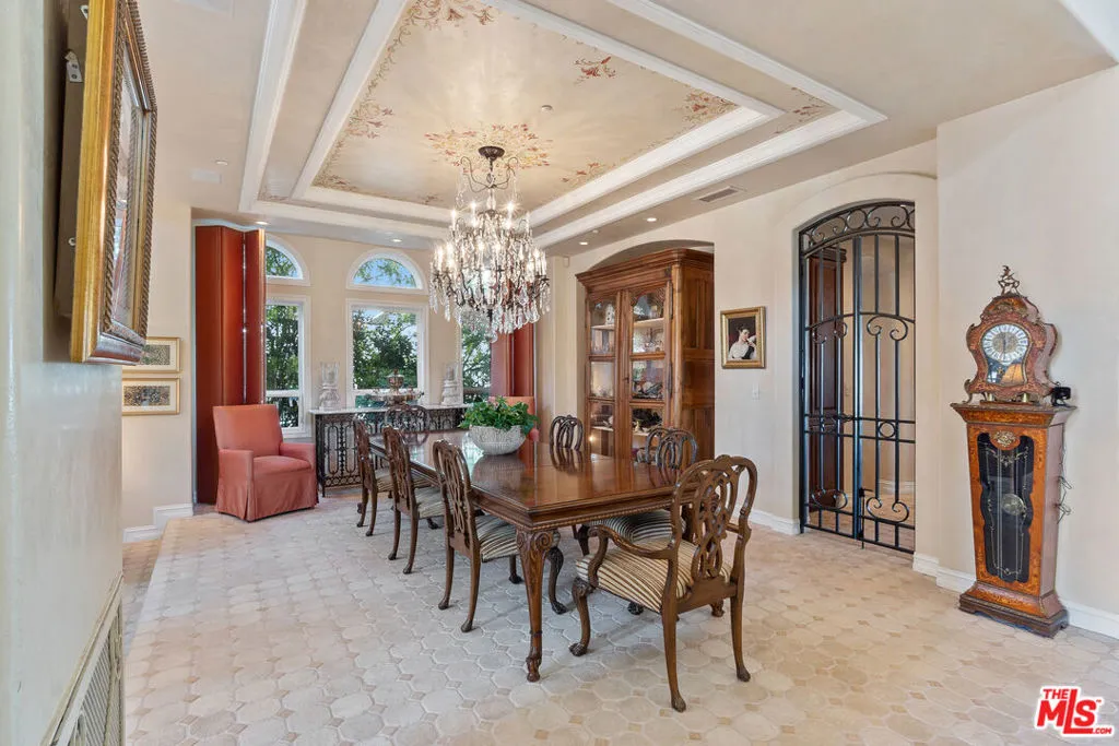 Tarzana, California 91356, United States, 5 Bedrooms Bedrooms, ,7 BathroomsBathrooms,Residential,Active,86808