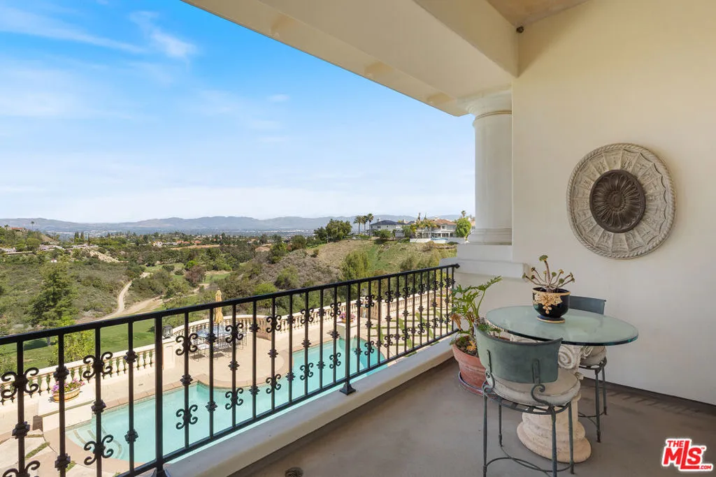 Tarzana, California 91356, United States, 5 Bedrooms Bedrooms, ,7 BathroomsBathrooms,Residential,Active,86808