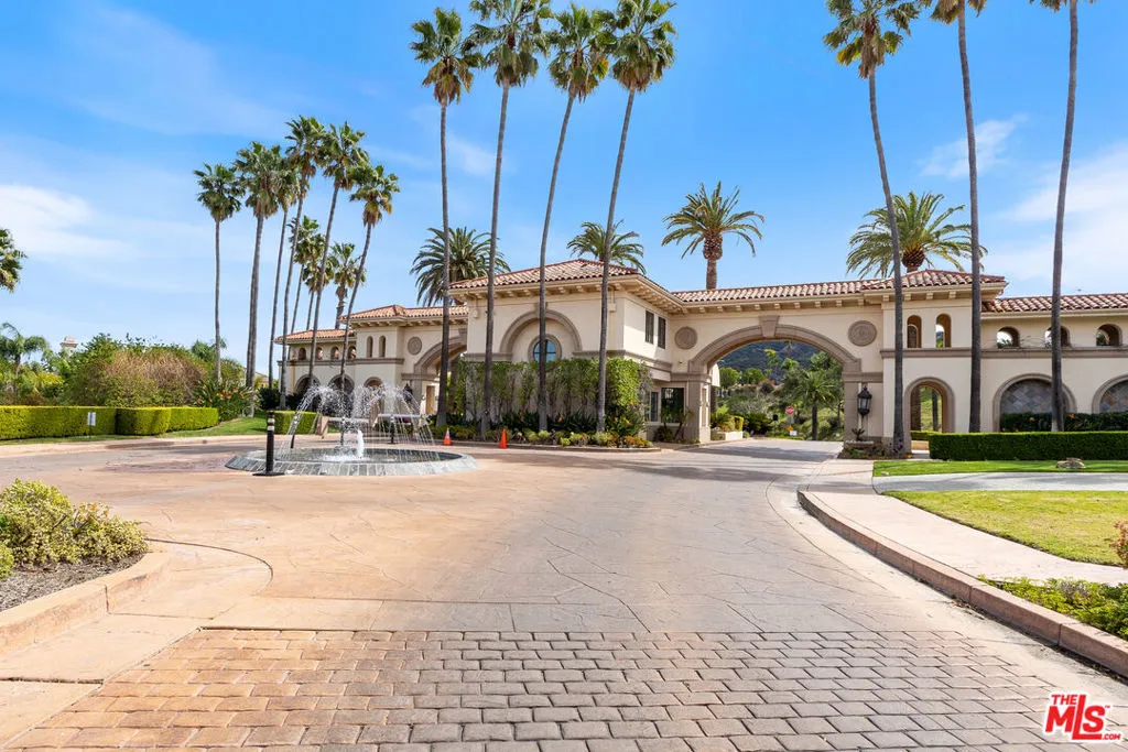 Tarzana, California 91356, United States, 5 Bedrooms Bedrooms, ,7 BathroomsBathrooms,Residential,Active,86808