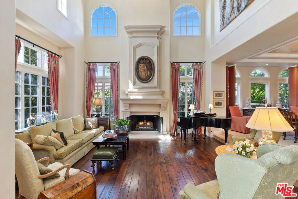 Tarzana, California 91356, United States, 5 Bedrooms Bedrooms, ,7 BathroomsBathrooms,Residential,Active,86808