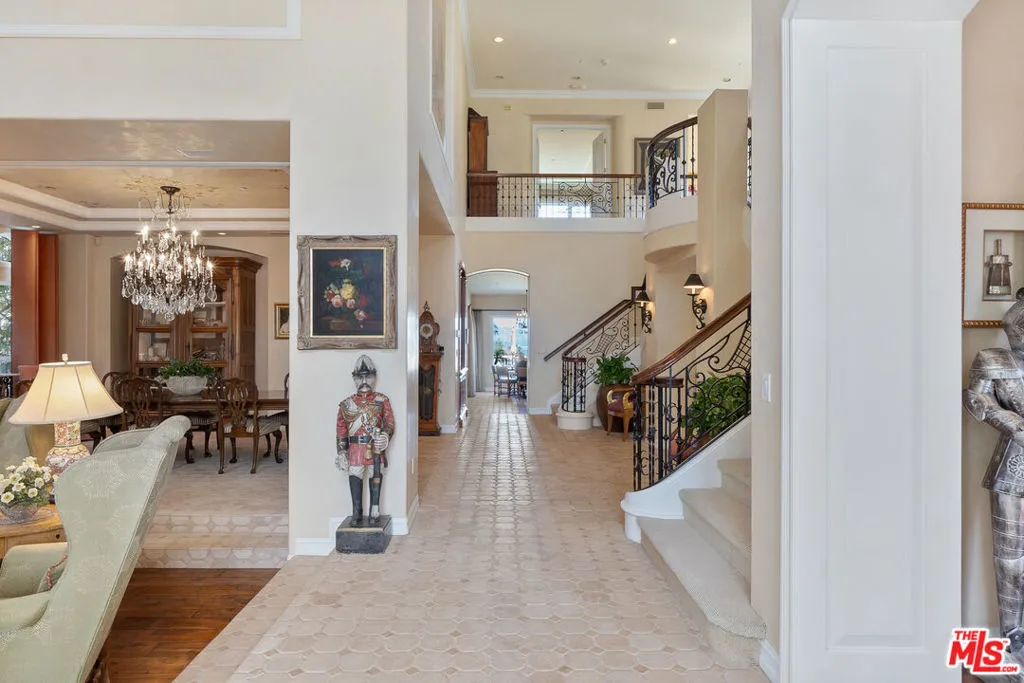 Tarzana, California 91356, United States, 5 Bedrooms Bedrooms, ,7 BathroomsBathrooms,Residential,Active,86808