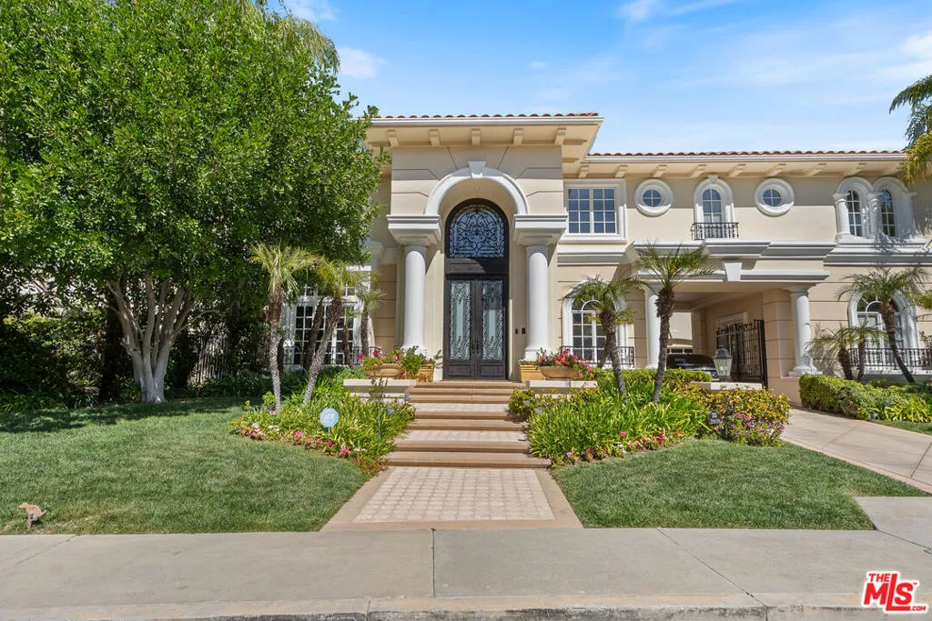 Tarzana, California 91356, United States, 5 Bedrooms Bedrooms, ,7 BathroomsBathrooms,Residential,Active,86808