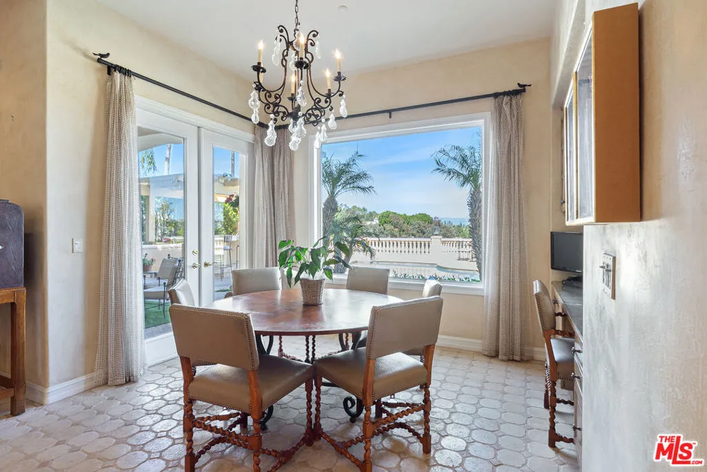 Tarzana, California 91356, United States, 5 Bedrooms Bedrooms, ,7 BathroomsBathrooms,Residential,Active,86808