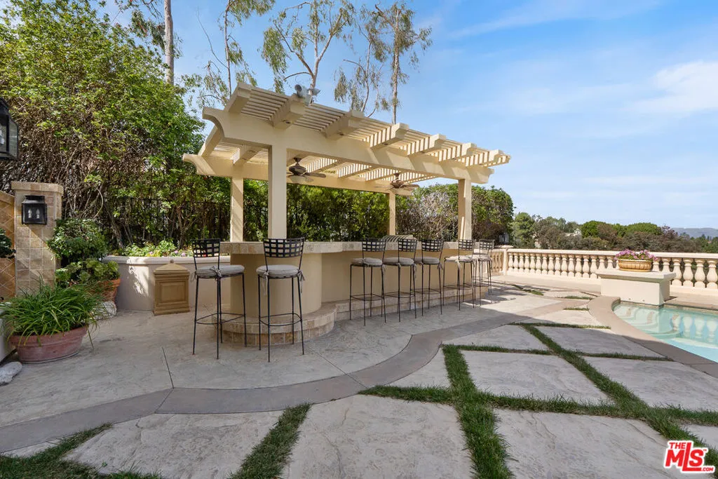 Tarzana, California 91356, United States, 5 Bedrooms Bedrooms, ,7 BathroomsBathrooms,Residential,Active,86808