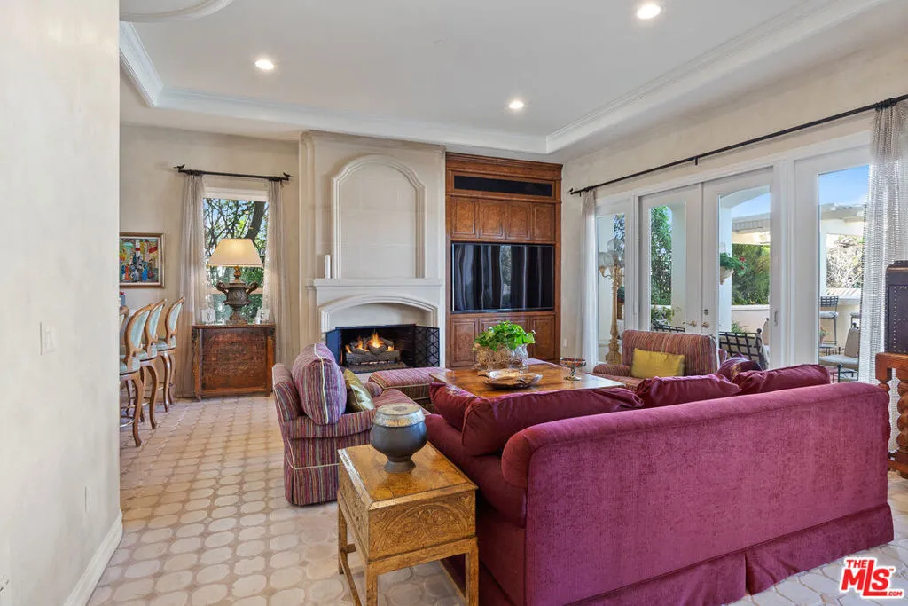 Tarzana, California 91356, United States, 5 Bedrooms Bedrooms, ,7 BathroomsBathrooms,Residential,Active,86808