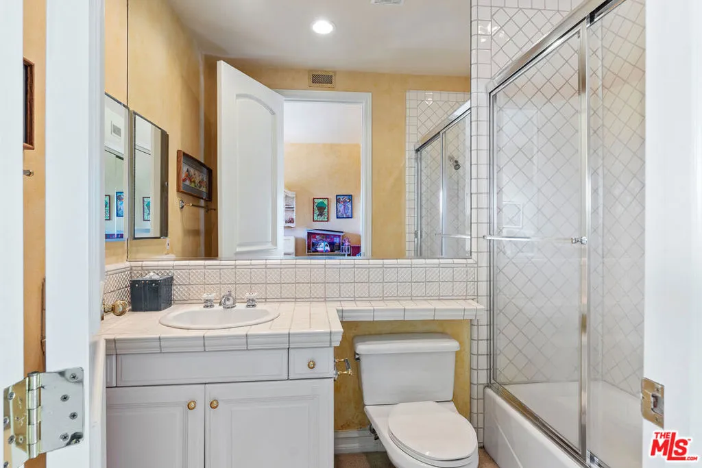 Tarzana, California 91356, United States, 5 Bedrooms Bedrooms, ,7 BathroomsBathrooms,Residential,Active,86808