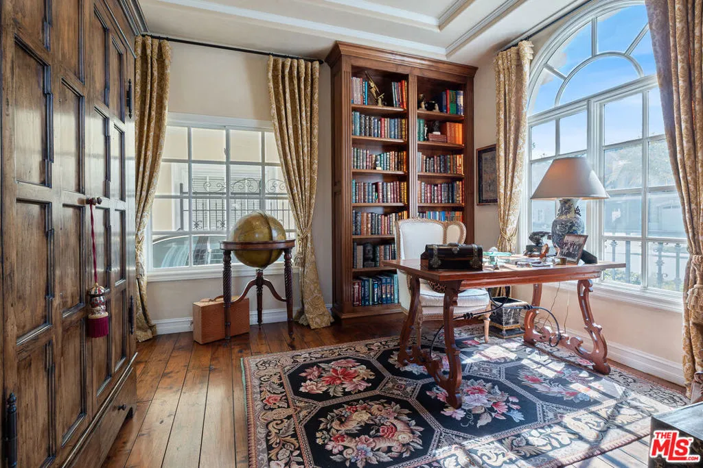 Tarzana, California 91356, United States, 5 Bedrooms Bedrooms, ,7 BathroomsBathrooms,Residential,Active,86808