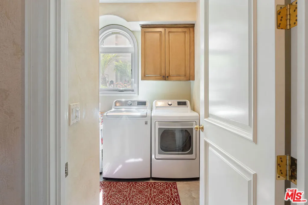 Tarzana, California 91356, United States, 5 Bedrooms Bedrooms, ,7 BathroomsBathrooms,Residential,Active,86808