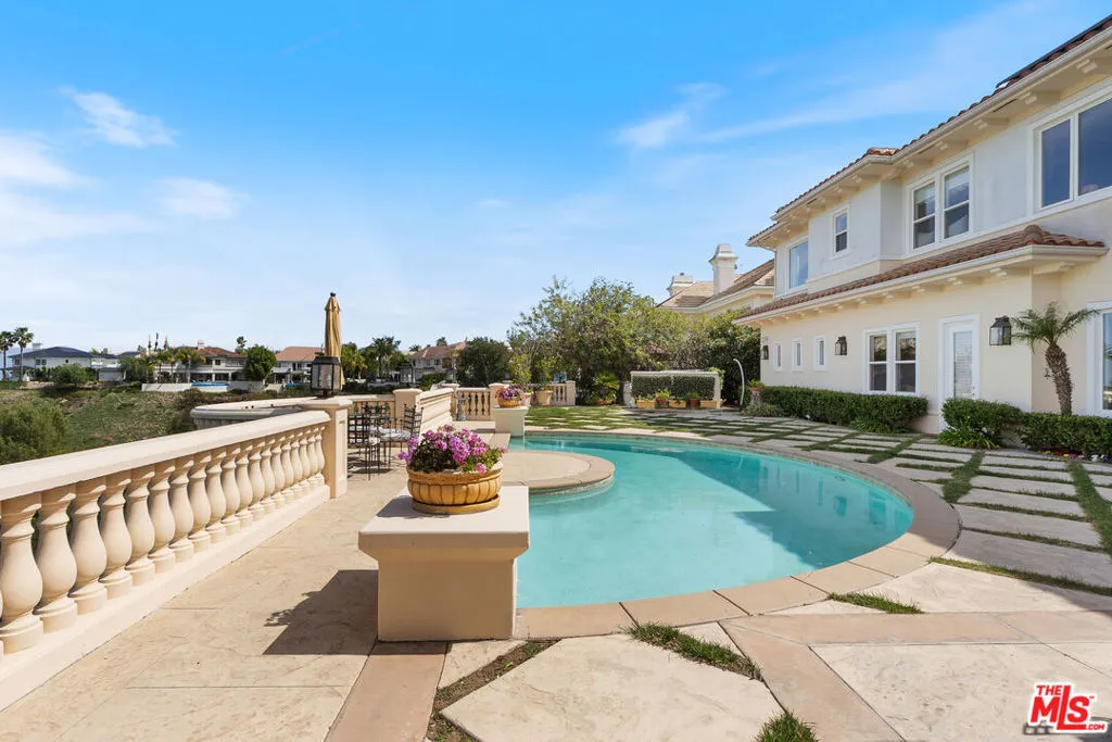 Tarzana, California 91356, United States, 5 Bedrooms Bedrooms, ,7 BathroomsBathrooms,Residential,Active,86808