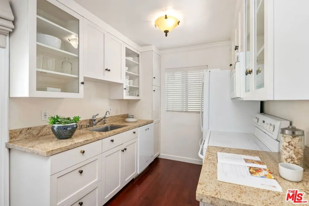 Santa Monica, California 90403, United States, 2 Bedrooms Bedrooms, ,2 BathroomsBathrooms,Residential,Active,314