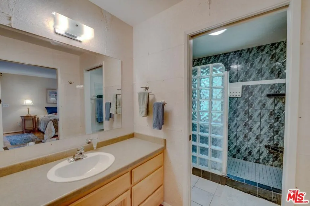 Cambria, California 93428, United States, 3 Bedrooms Bedrooms, ,3 BathroomsBathrooms,Residential,Pending,44759