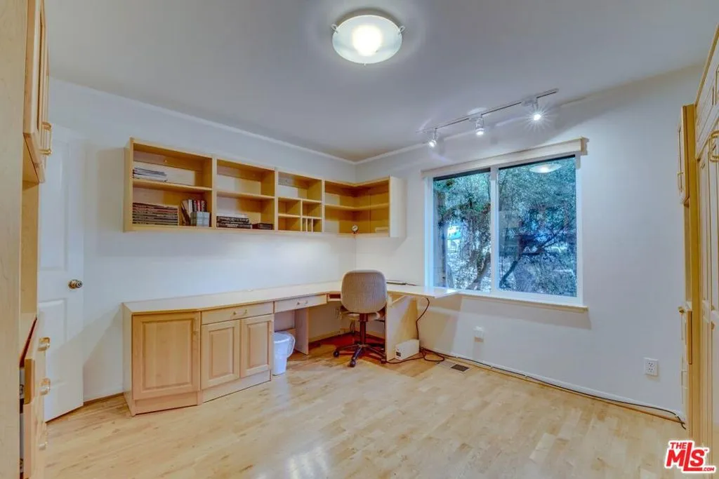 Cambria, California 93428, United States, 3 Bedrooms Bedrooms, ,3 BathroomsBathrooms,Residential,Pending,44759