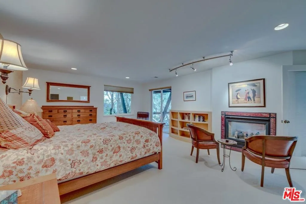 Cambria, California 93428, United States, 3 Bedrooms Bedrooms, ,3 BathroomsBathrooms,Residential,Pending,44759