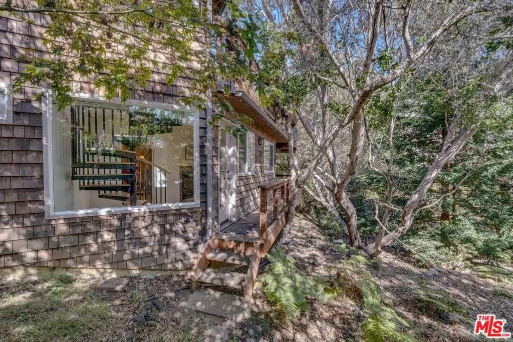 Cambria, California 93428, United States, 3 Bedrooms Bedrooms, ,3 BathroomsBathrooms,Residential,Pending,44759