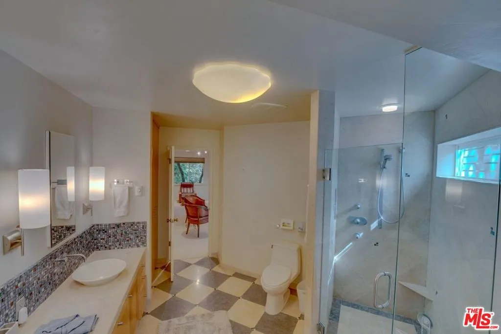 Cambria, California 93428, United States, 3 Bedrooms Bedrooms, ,3 BathroomsBathrooms,Residential,Pending,44759