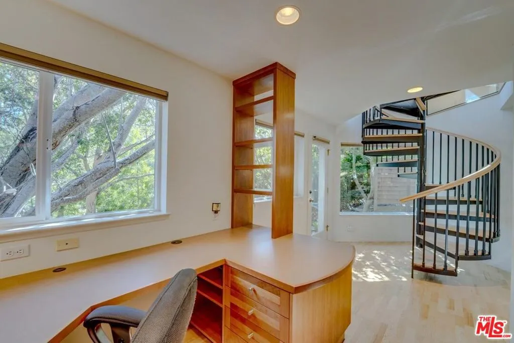 Cambria, California 93428, United States, 3 Bedrooms Bedrooms, ,3 BathroomsBathrooms,Residential,Pending,44759