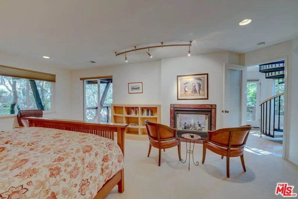 Cambria, California 93428, United States, 3 Bedrooms Bedrooms, ,3 BathroomsBathrooms,Residential,Pending,44759