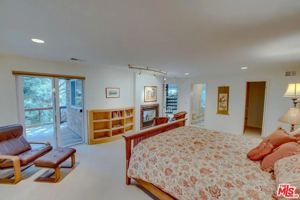 Cambria, California 93428, United States, 3 Bedrooms Bedrooms, ,3 BathroomsBathrooms,Residential,Pending,44759