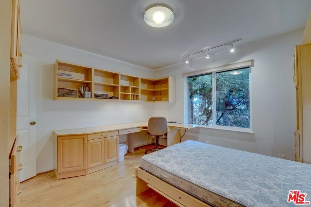 Cambria, California 93428, United States, 3 Bedrooms Bedrooms, ,3 BathroomsBathrooms,Residential,Pending,44759