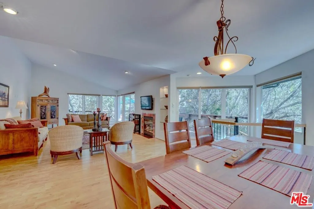 Cambria, California 93428, United States, 3 Bedrooms Bedrooms, ,3 BathroomsBathrooms,Residential,Pending,44759