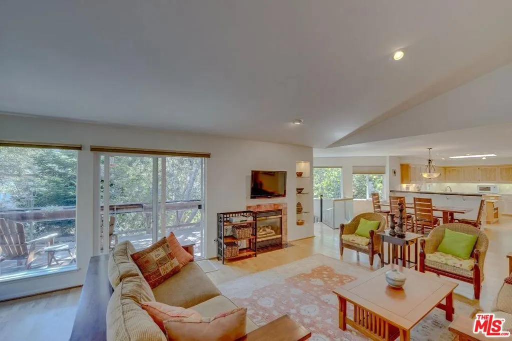 Cambria, California 93428, United States, 3 Bedrooms Bedrooms, ,3 BathroomsBathrooms,Residential,Pending,44759