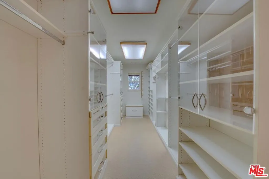 Cambria, California 93428, United States, 3 Bedrooms Bedrooms, ,3 BathroomsBathrooms,Residential,Pending,44759