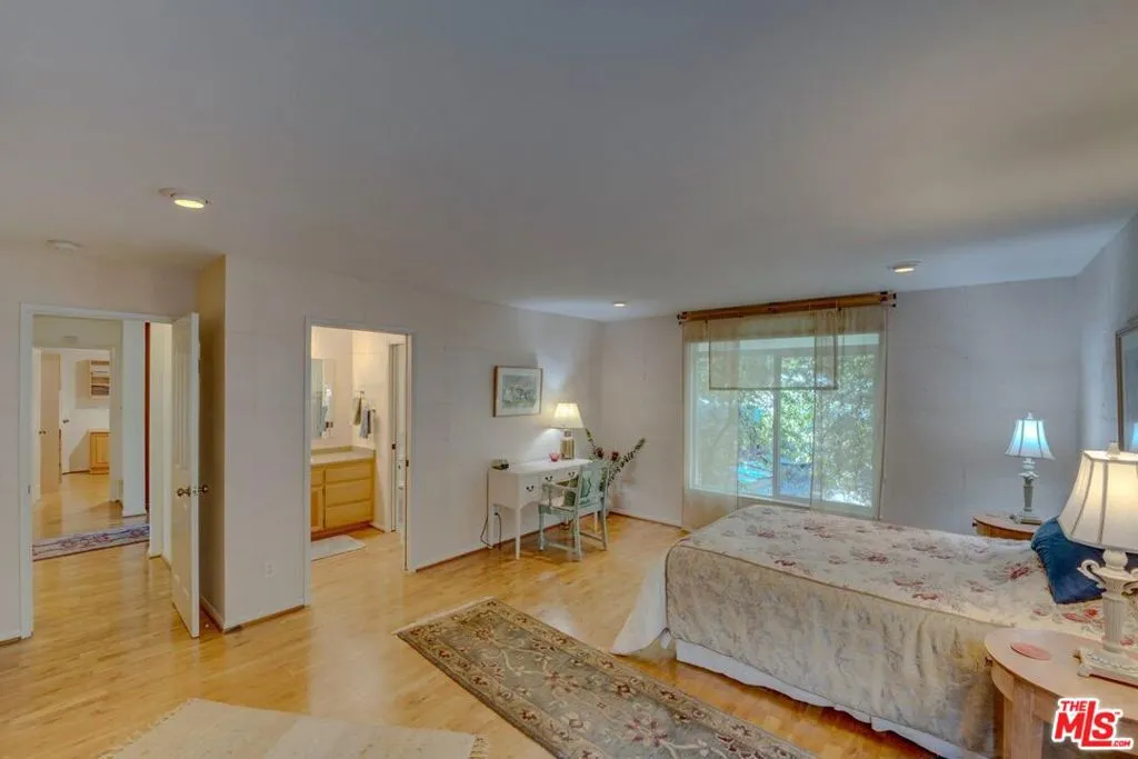 Cambria, California 93428, United States, 3 Bedrooms Bedrooms, ,3 BathroomsBathrooms,Residential,Pending,44759