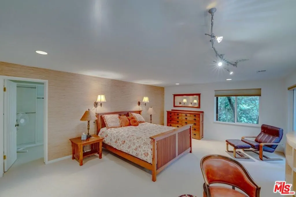 Cambria, California 93428, United States, 3 Bedrooms Bedrooms, ,3 BathroomsBathrooms,Residential,Pending,44759