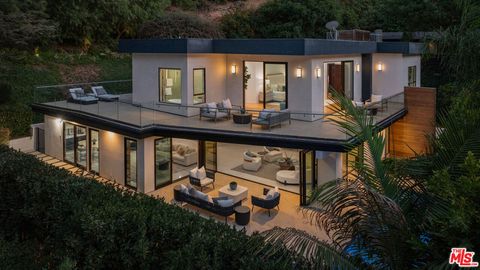 A home in Studio City