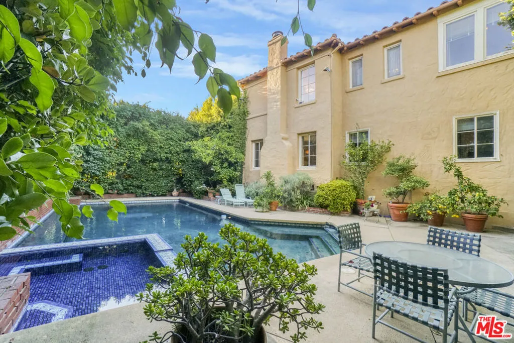 Los Angeles, California 90024, United States, 5 Bedrooms Bedrooms, ,4 BathroomsBathrooms,Residential,Pending,33810