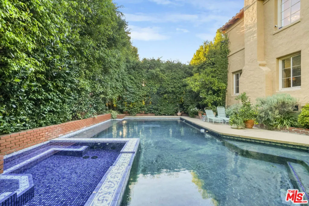 Los Angeles, California 90024, United States, 5 Bedrooms Bedrooms, ,4 BathroomsBathrooms,Residential,Pending,33810