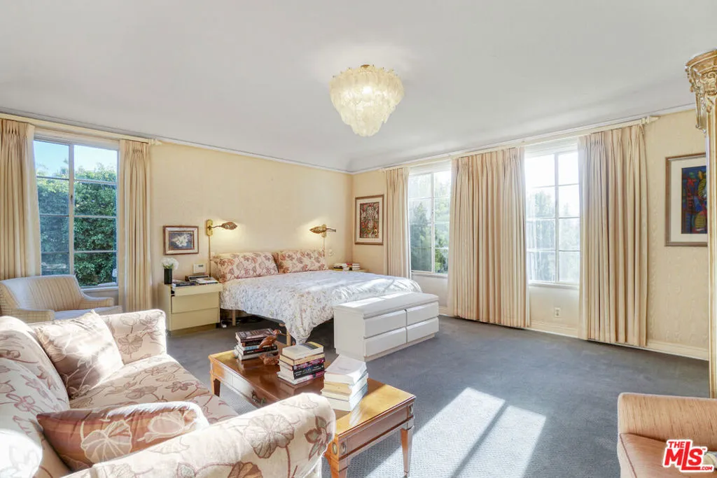 Los Angeles, California 90024, United States, 5 Bedrooms Bedrooms, ,4 BathroomsBathrooms,Residential,Pending,33810