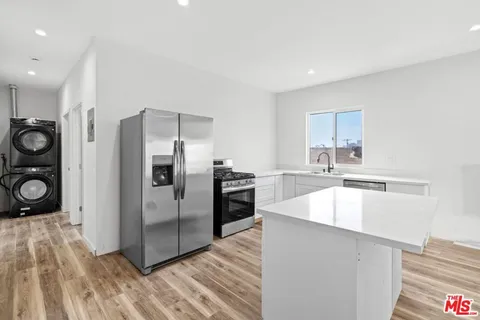 MLS: 25508593