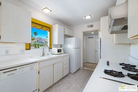 Condominium in Palm Springs CA 2393 Skyview Drive 11.jpg