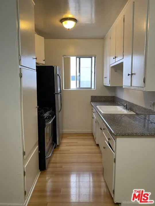 Los Angeles, California 90025, United States, 1 Bedroom Bedrooms, ,1 BathroomBathrooms,Residential,Active,108162