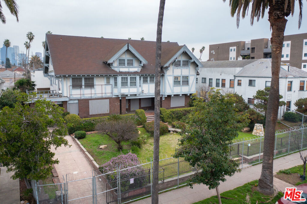 Properties 3 1216 Menlo Avenue