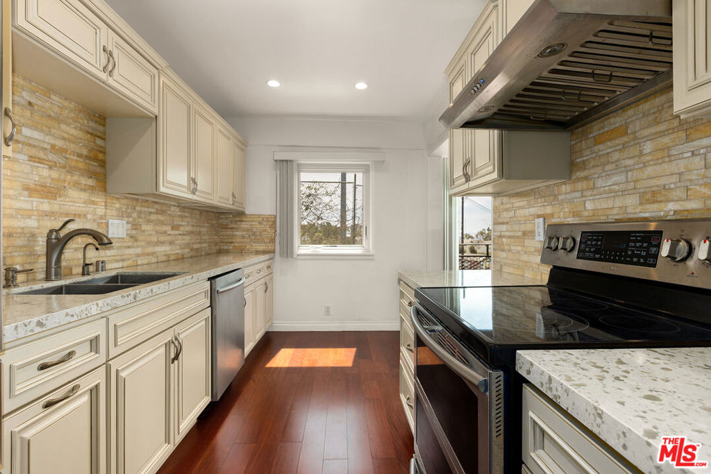Properties 3 289 S Barrington Avenue A307