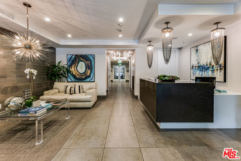 Properties 2 460 N Palm Drive 501