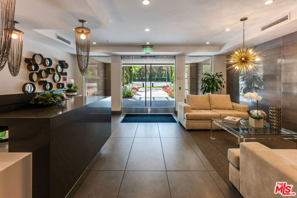Properties 1 460 N Palm Drive 501